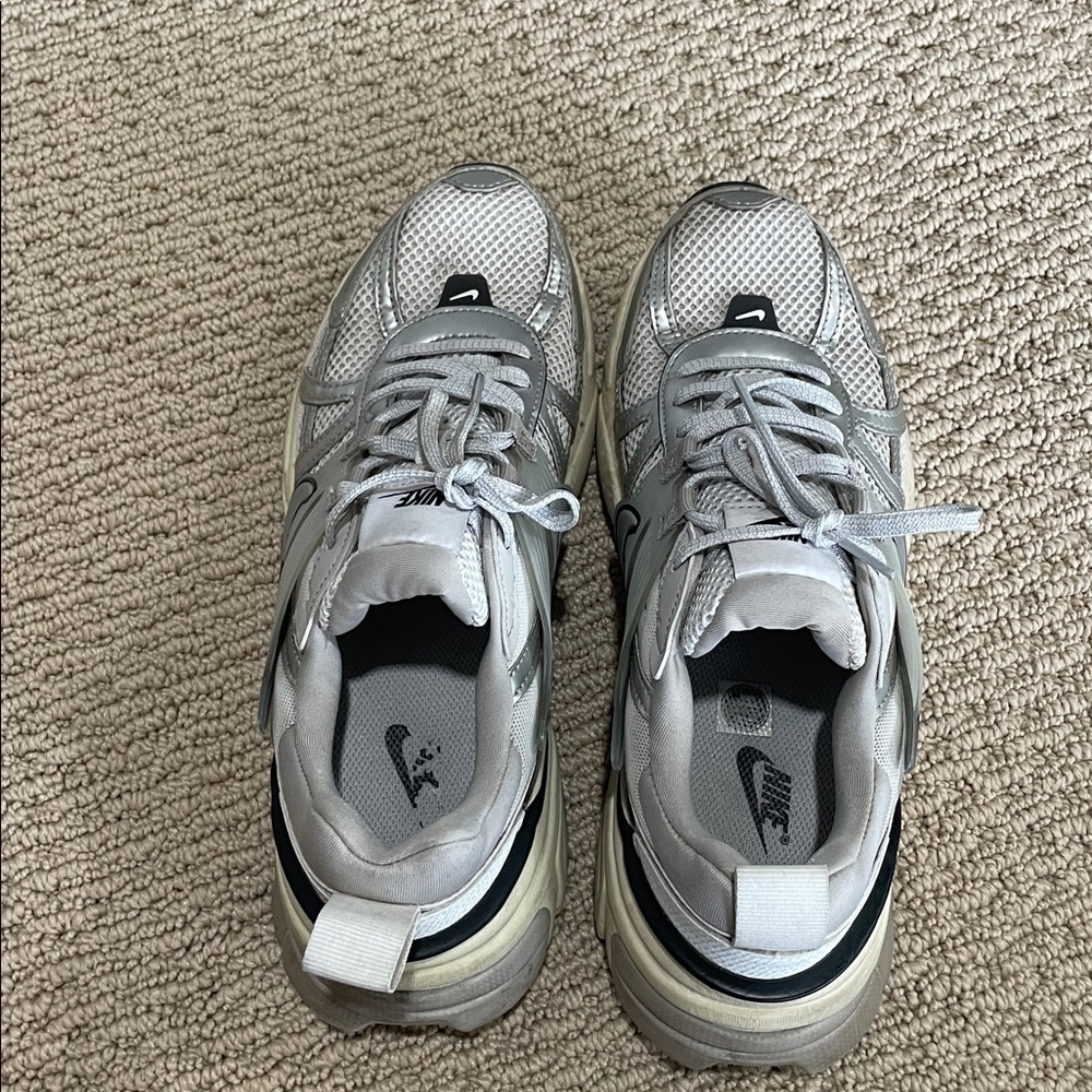 Nike V2K Run “Summit White Metallic Silver “ Women’s Shoes FD0736-100 - size 10 - Picture 3 of 6